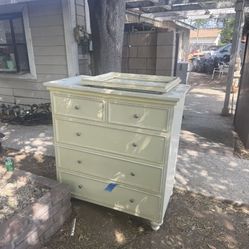Dresser Like New!!!  No Lowballers!!!
