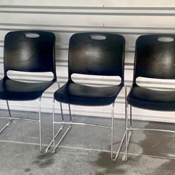 3 Zeus Poly stacking office chairs