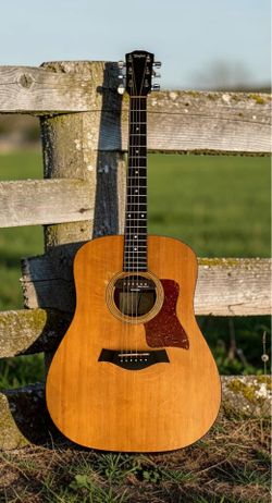 TAYLOR Acoustic/Electric Guitar Made in USA 2006