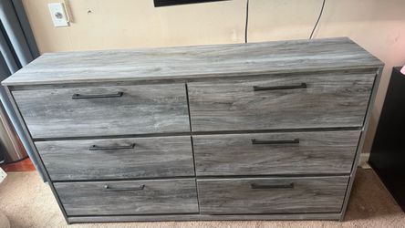 6-Drawer Dresser Gray Wood Grain Finish