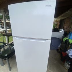 Frigidaire Refrigerator 