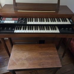 Thomas Organ VL-2
