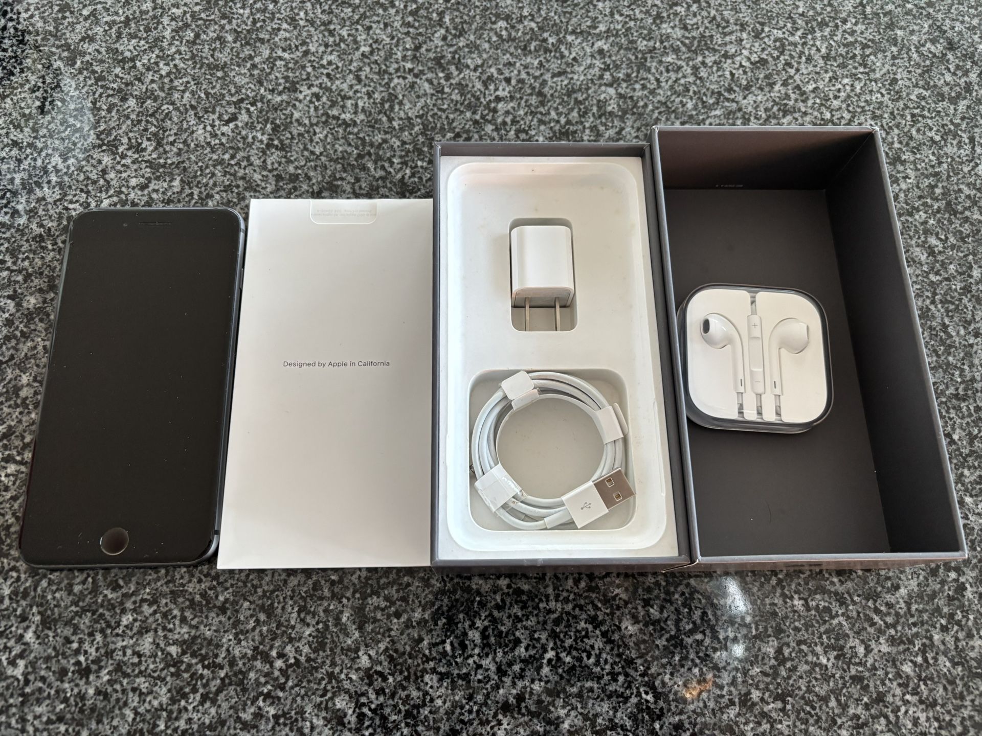 2 Apple iPhone 8 Plus 64 GB - Silver & black MQ962LL/A