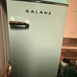 Mini Fridge 