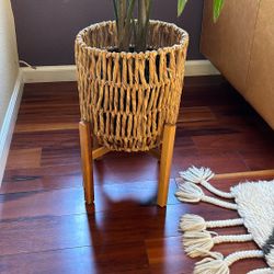 Beautiful Plant Stand $25