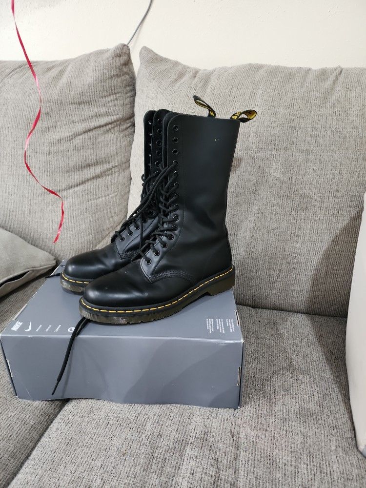 Dr.Martens Tall Boots. Sz 8usm