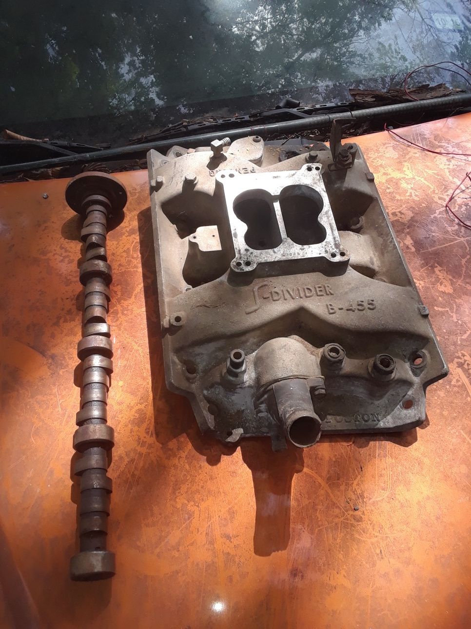 A performance cam from Poston GS 113 camshaft and performance Aluminum Intake 455 Buick engine engine from1969 to 75 it fits