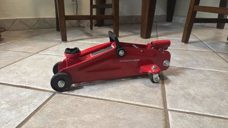 2 Ton Hydraulic Floor Jack - Like New