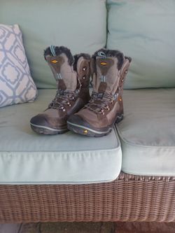 Ladies hiking boots