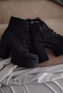 Heel boots and 2 backpack