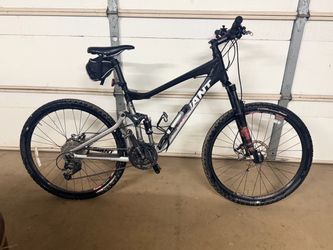 2009 Giant Trance X4 Full Suspension Mountain Bike – $500 OBO