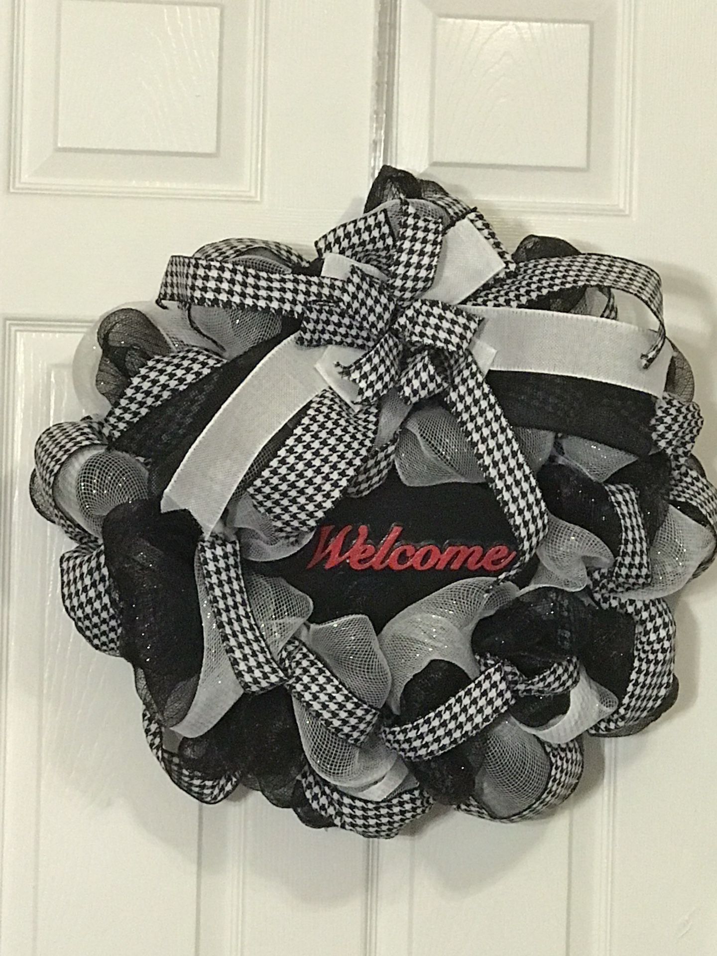 Black & White Welcome Wreath 