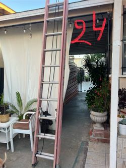 Escalera de 24 pies de fibra Perfectas, condiciones muy barata,