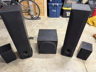 Polk audio Surround Sound Speaker Set. Complete