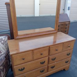 Dresser with 6 drawers and mirror