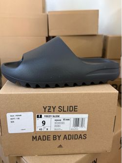Yeezy Slide Onyx size 9