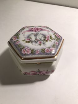 Vintage Porcelain Music Jewelry/Trinket Box