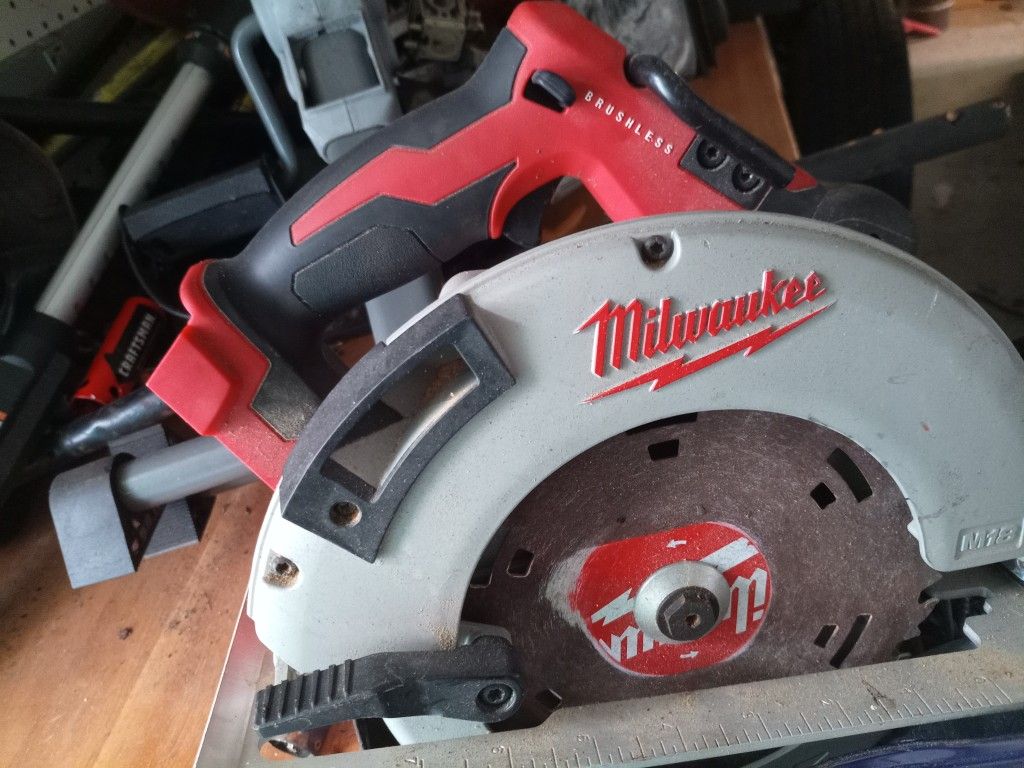 Milwaukee M18 7 1/4 In Cordless Drill 