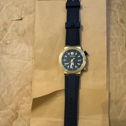Greca Logo Diver Watch Versace 