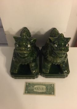 CHINESE DECORATIVE STATUE