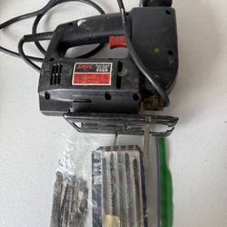 Skil Jig Saw With Blades