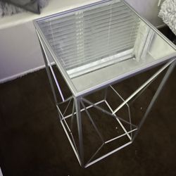 Nightstand mirror topping