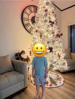 9 ft Pre-Lit Christmas Tree – Premium Holiday Decoration – Like New – $300 Firm