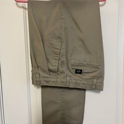 Men’s - Dockers  Waist: - 30 Length: - 30 Beige Excellent Condition 