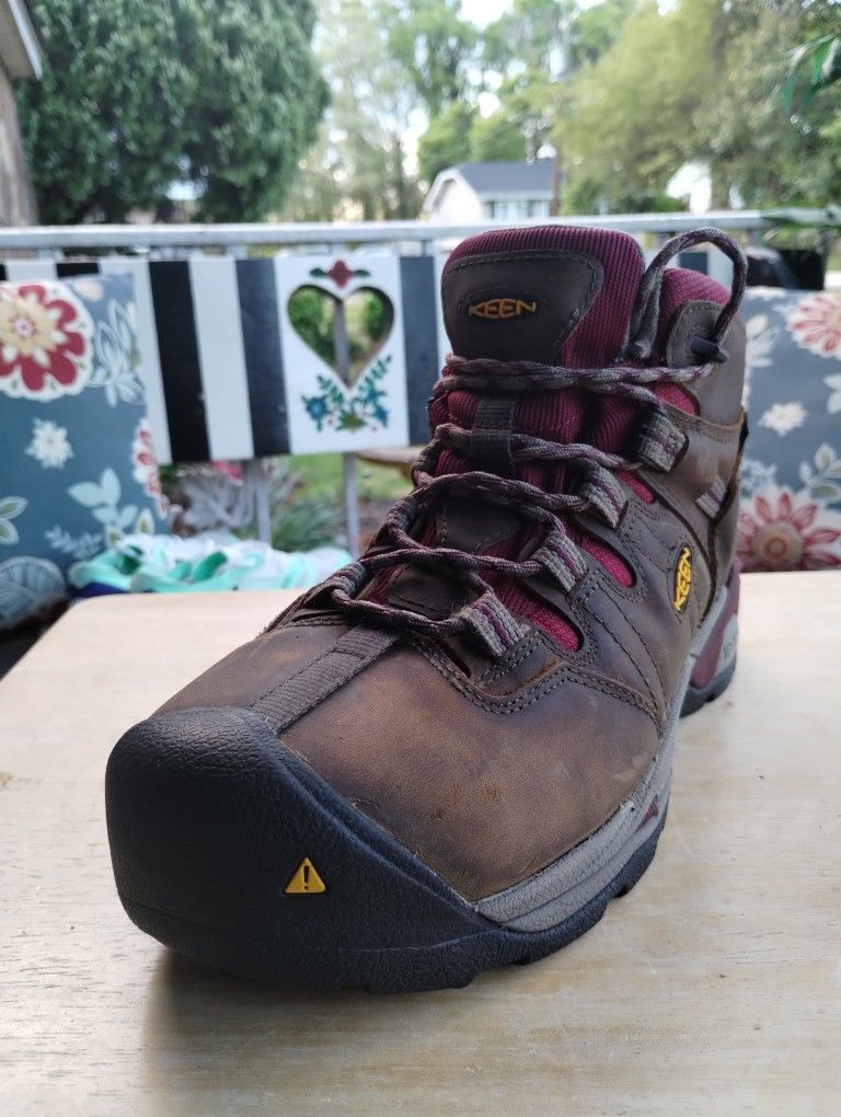 (Size-9M-9.5eWomen/ 8-8.5 Men) Great Shape, Keen Detroit XT Mid Steel Toe WP Work Boot Cascade
Brown/Red Wine.