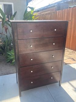 Dresser