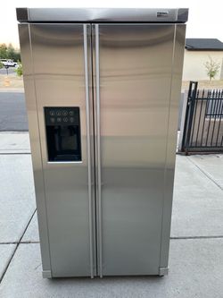 Refrigerator GE Stainless Steel Monogram 36wide 72high 33depth