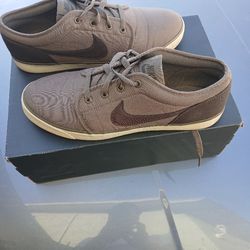 Nike  Tennis Shoes  