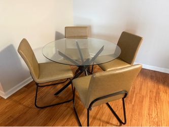 Dining Room Table + 4 Chairs