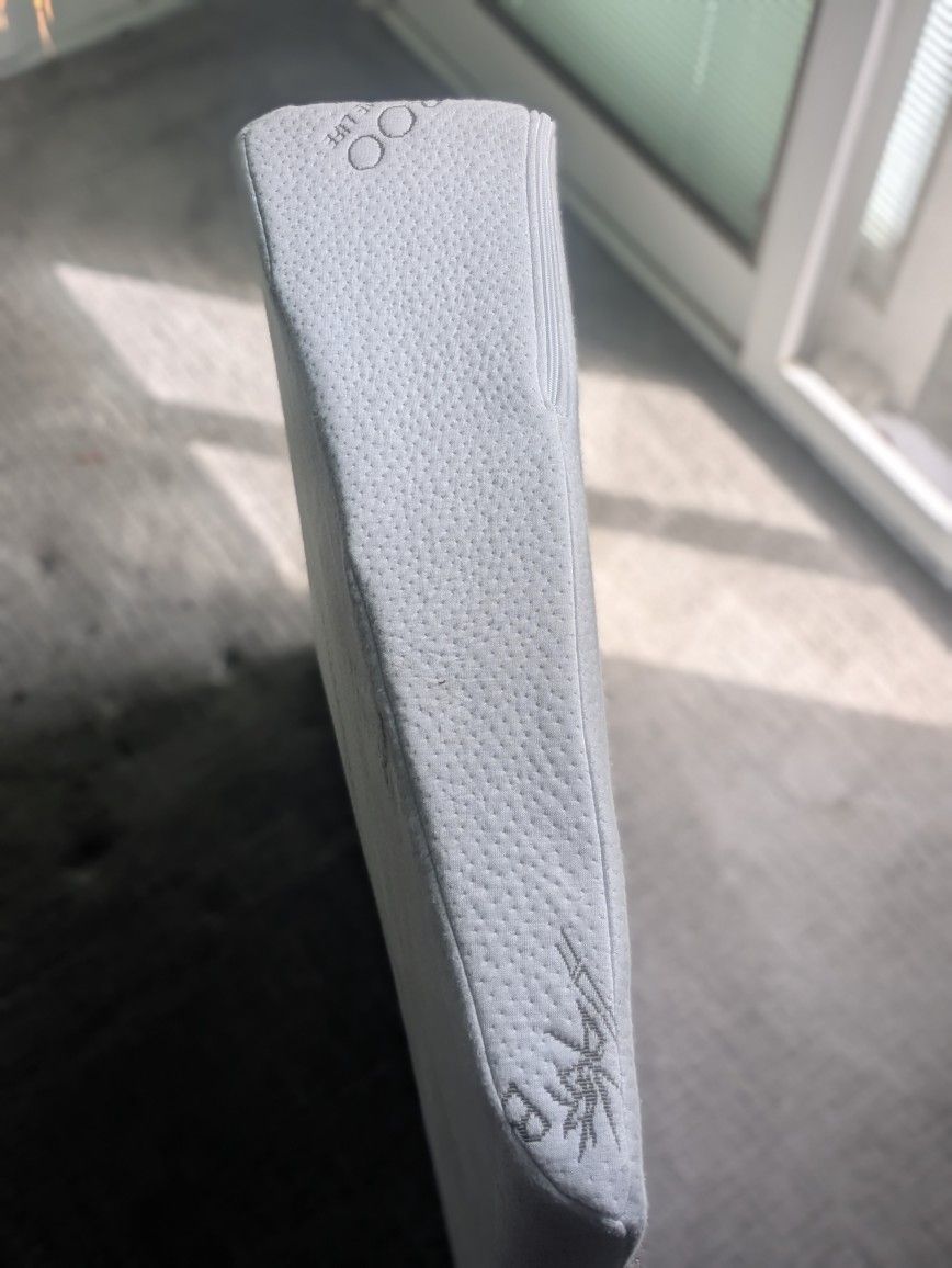 Bamboo Wedge pillow 