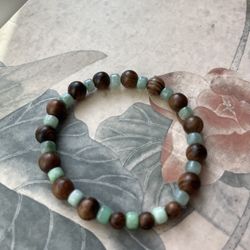 Natural Jade & Sandalwood Bead Bracelet – Calm, Minimal Style