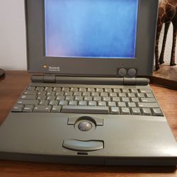 Macintosh PowerBook 100 
With Powerbook AC Adapter 
