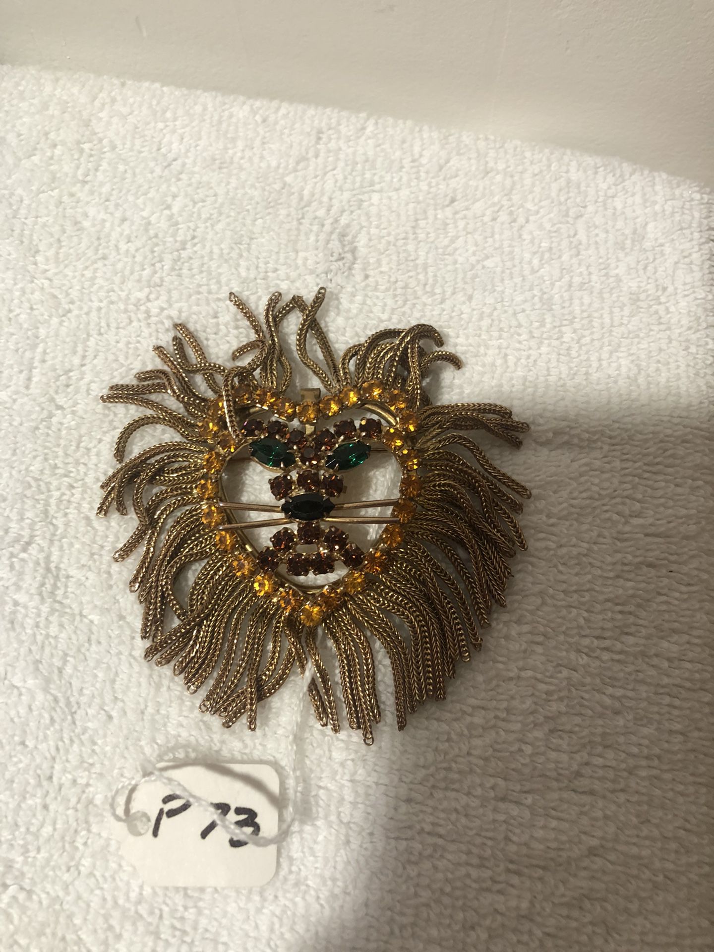: Rhinestone gold tone mesh chain tassel lion vintage brooch pin pendant