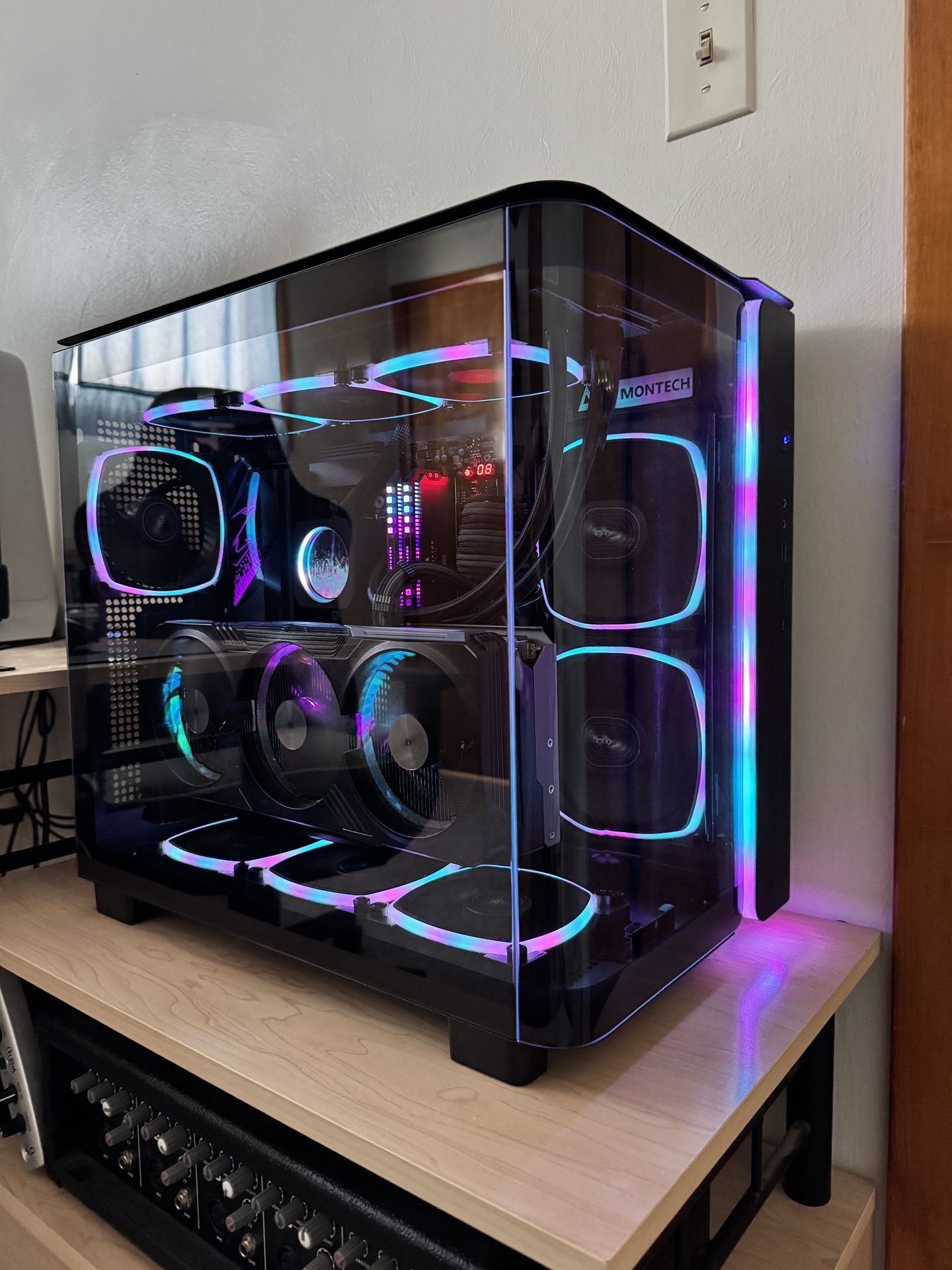 High End Gaming PC and 4k monitor