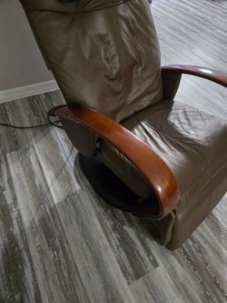 T136 Massage Chair