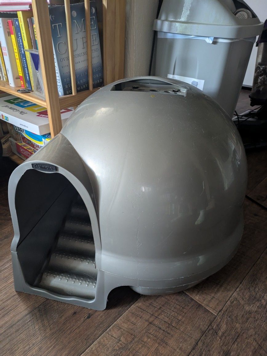 Enclosed Litter Box