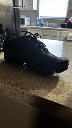 nike vapor maxes triple black