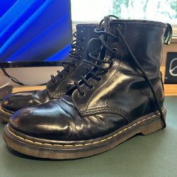 Doc Martens Men’s Boots Size 9 