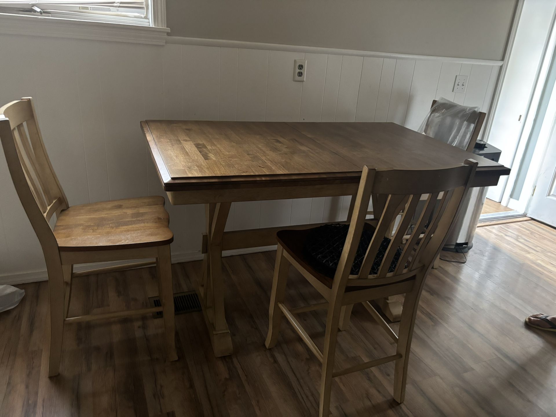 Jordan’s Table And 6 Chairs