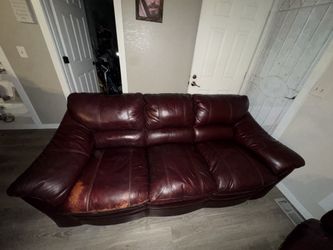 Lay-Z-Boy 100% Leather Sofa & Loveseat Set – Burgundy