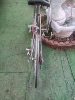 Description:
Selling a vintage 1981 Centurion LeMans road bicycle. Centurion frames from this era are highly regarded for their quality Japanese steel
