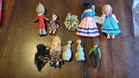 Nice lot of vintage dolls