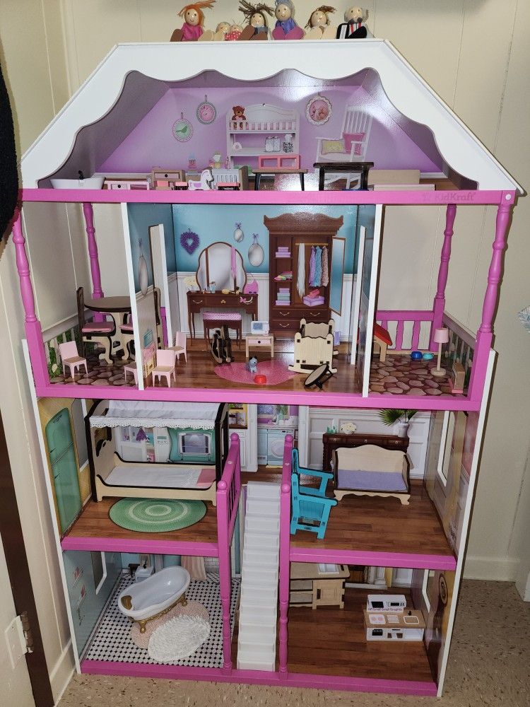 Wooden DOLL house 