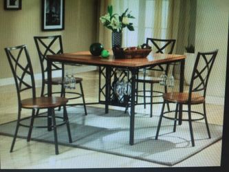 Kitchen table w 4 chairs New