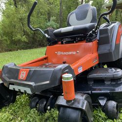 HUSQVARNA  Z254 F Zero Turn Mower