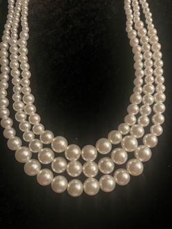 Layered Beautiful Chocker Pearl necklace. Has multiple strands of white pearl beads.